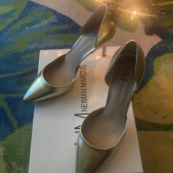 Neiman Marcus - Picture 2 of 5